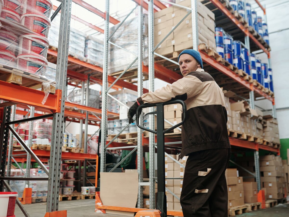 Veilig werken met de motorpallettruck